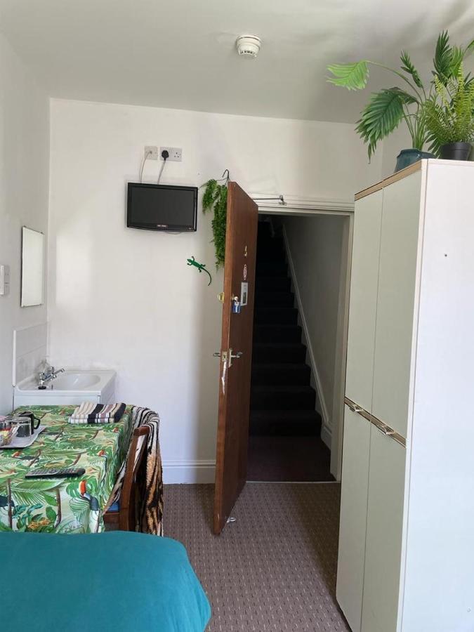 The Blue Moon Bed and Breakfast Blackpool Buitenkant foto