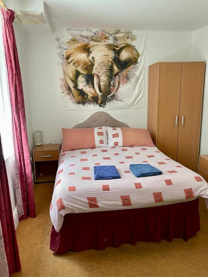 The Blue Moon Bed and Breakfast Blackpool Buitenkant foto