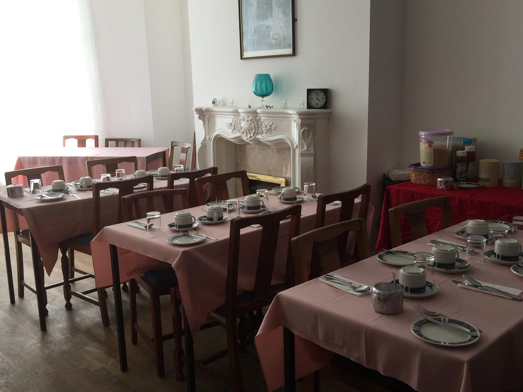 The Blue Moon Bed and Breakfast Blackpool Buitenkant foto