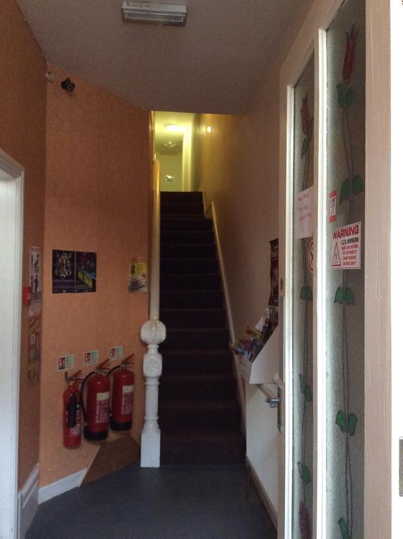 The Blue Moon Bed and Breakfast Blackpool Buitenkant foto